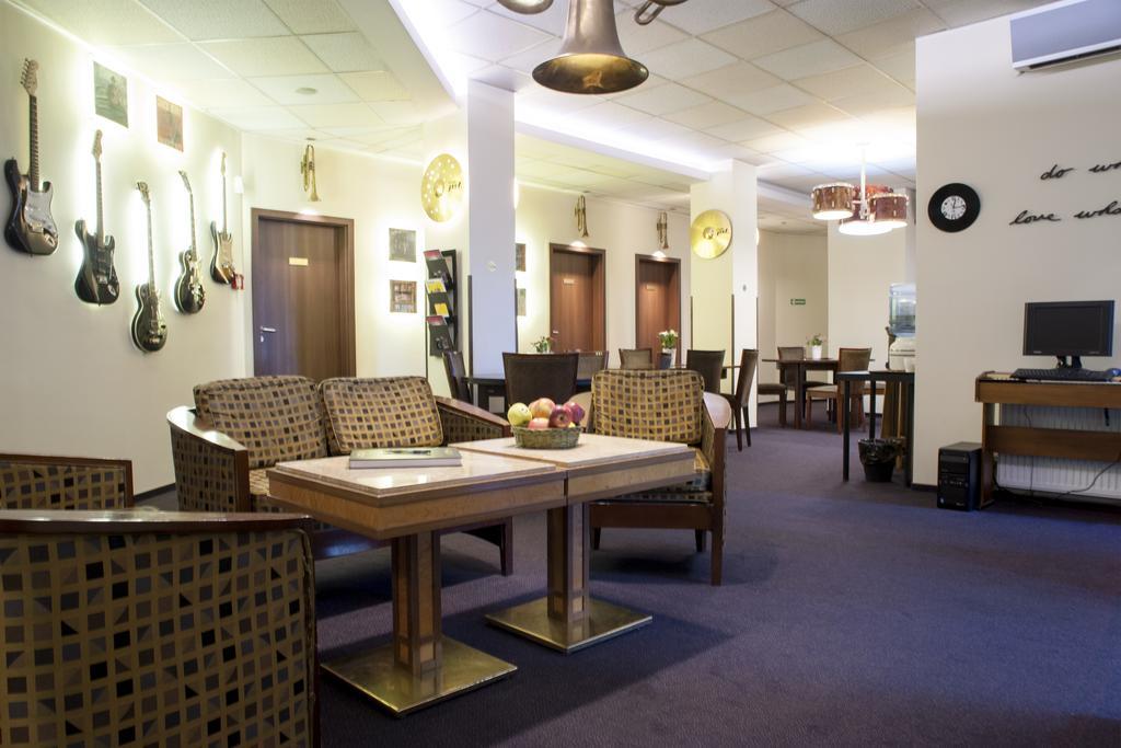 Melody Stary Rynek Poznan Hostel Εξωτερικό φωτογραφία